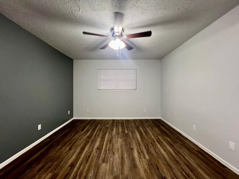 Building Photo - The Monark Apartments