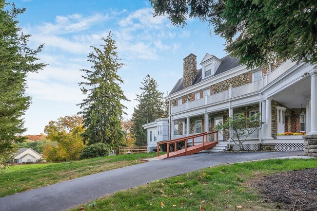 Building Photo - 64 Montebello Rd