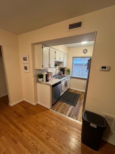 Kitchen - 810 Ellison Ave