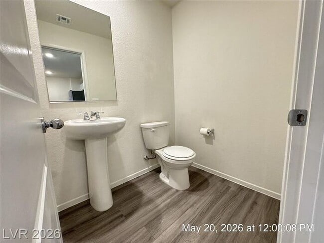 Building Photo - Beautiful Townhome with Quartz Counters & Private Setting in Southwest Las Vegas