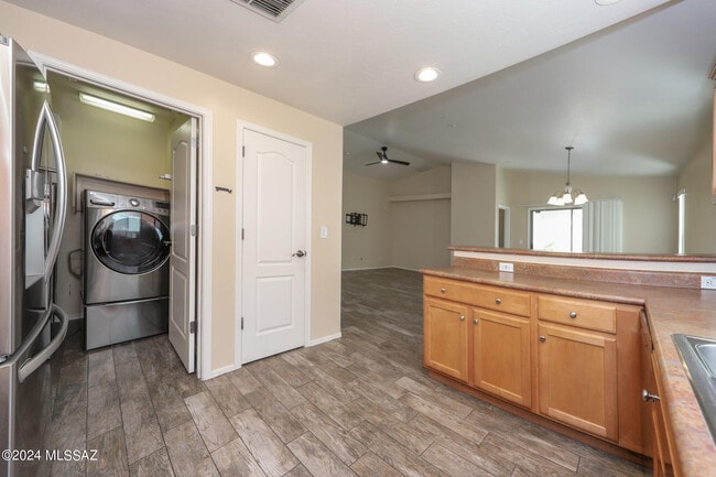Building Photo - 10457 E Oakbrook St