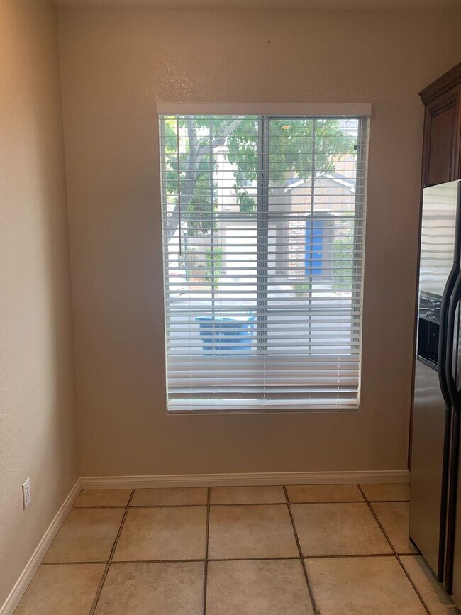 Building Photo - Cozy Two Bed Home