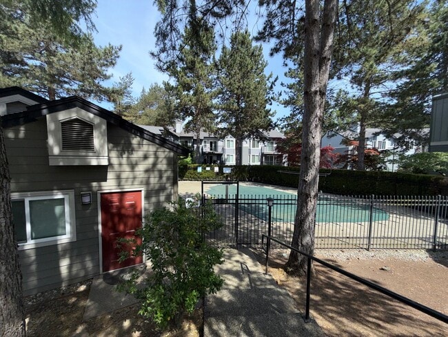 Building Photo - 2 Bed 1 Bath Totem Lake Condo