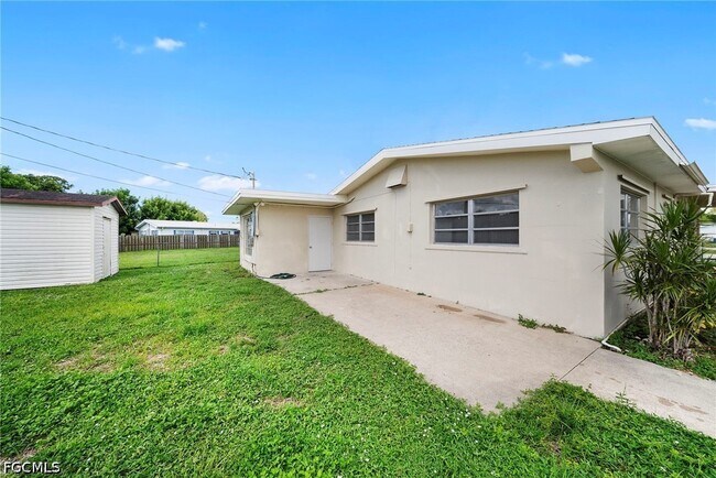 Building Photo - 275 Lakeview Dr