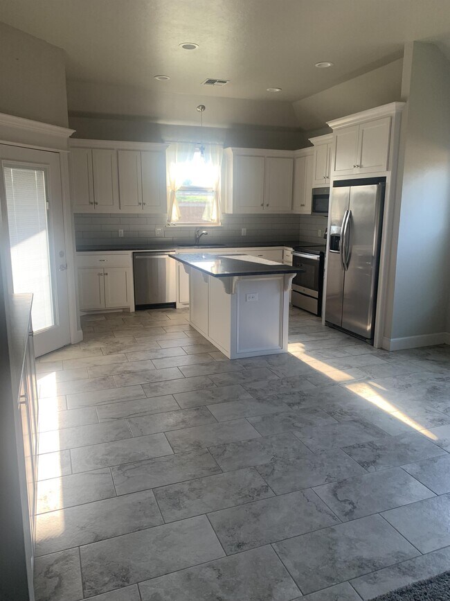 Building Photo - 202 Northwest Granite Avenue