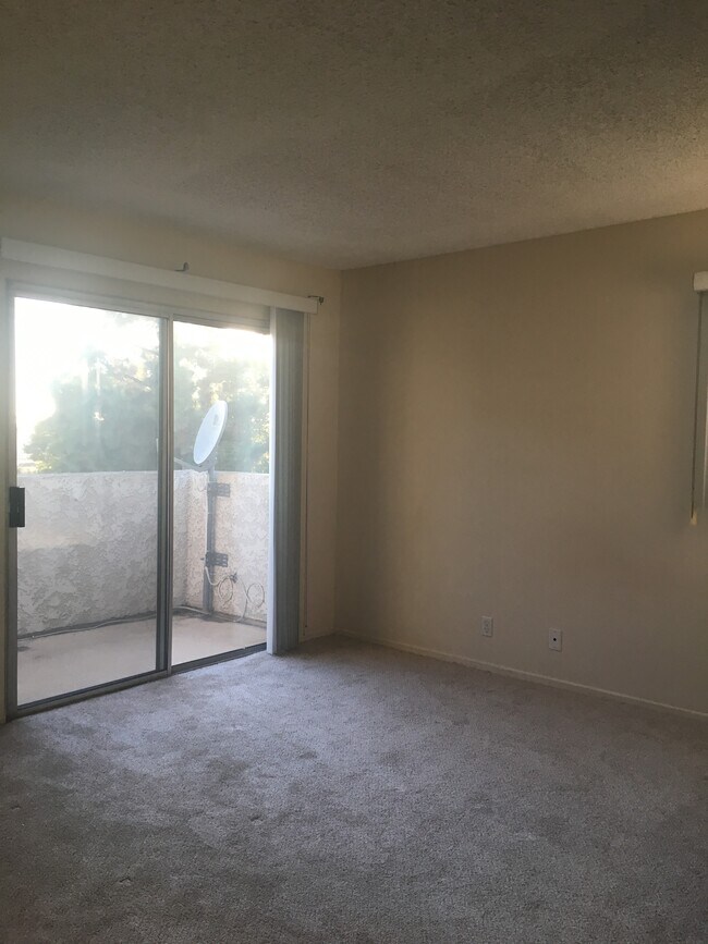 Building Photo - 2410 N Towne Ave