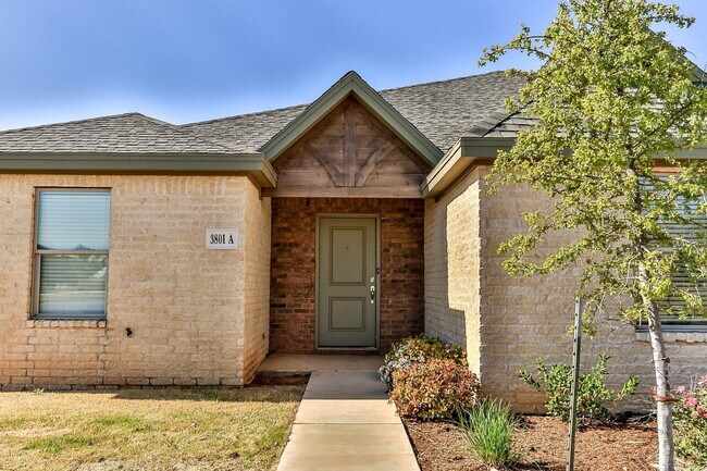 Primary Photo - Half Off First Full Month's Rent! A Premie...