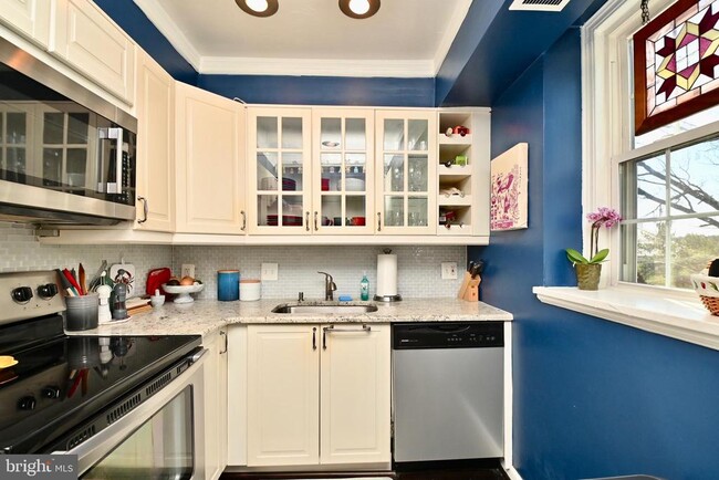 Building Photo - 3080 S Abingdon St