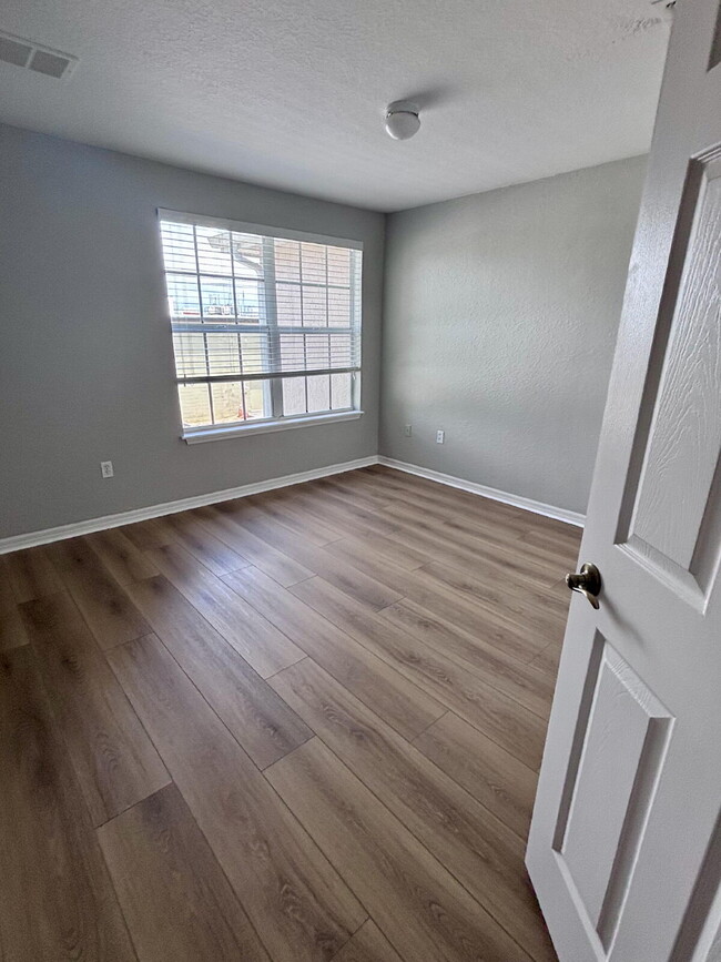 Building Photo - Colibri Way Townhome