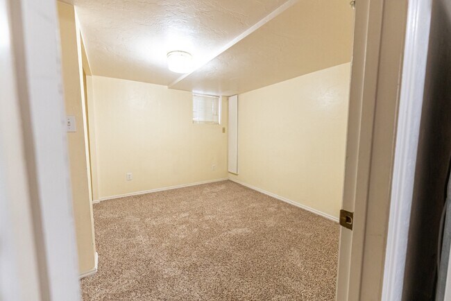 Building Photo - 725 N 10th Ave