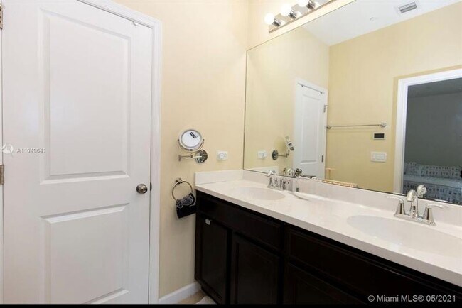 Building Photo - 2917 Cascada Isle Way