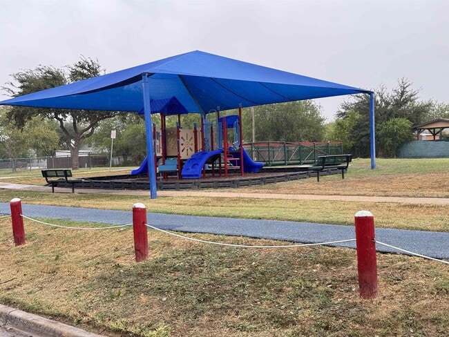 Building Photo - 713 Lariat Loop