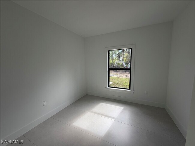 Building Photo - 4141 Everglades Blvd S