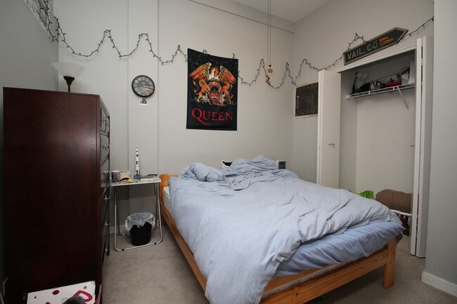 Building Photo - 1540 W Fullerton Ave