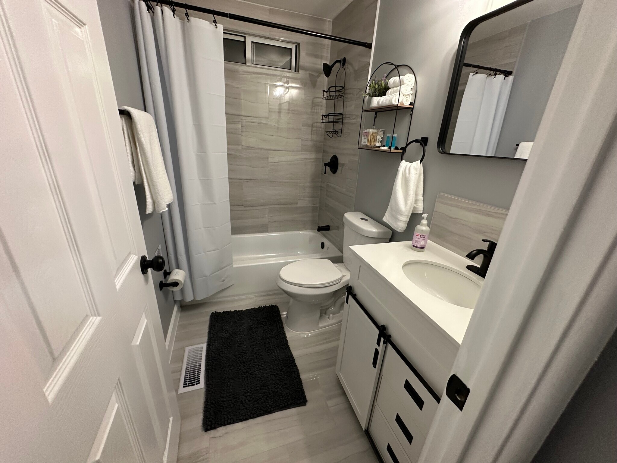 Building Photo - 3440 Laura Ln