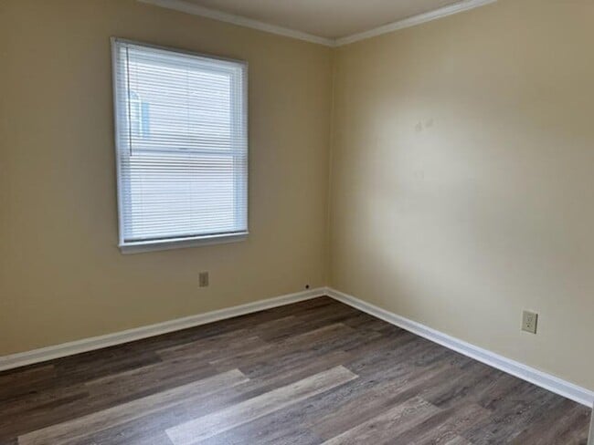 Building Photo - Affordable townhome in Milton, located in Ship Builders Village.