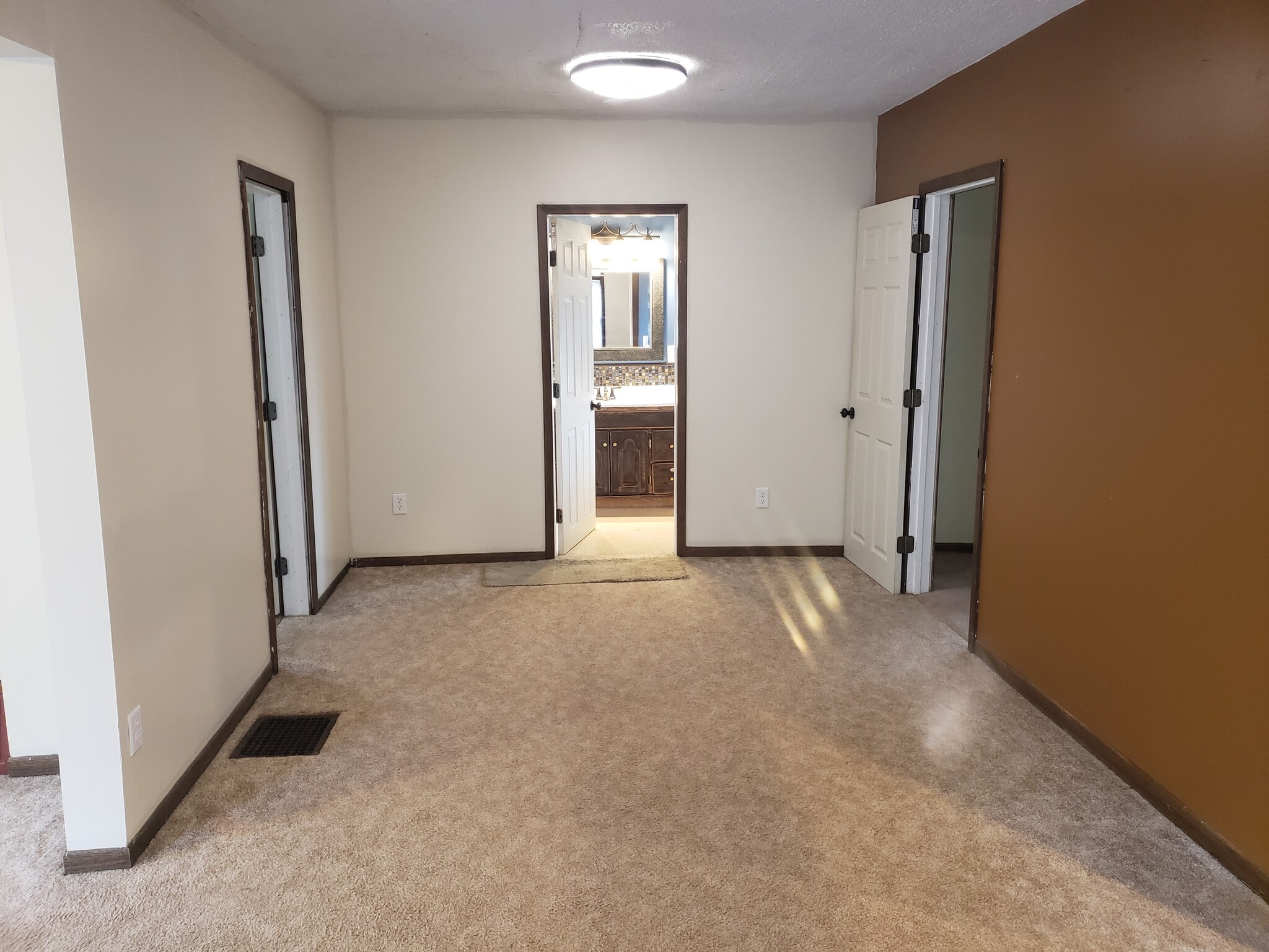 Building Photo - 109 Florence St