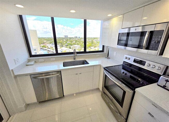 Building Photo - 1361 S Ocean Blvd