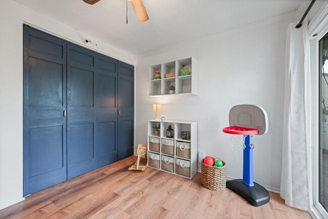 Building Photo - beautifully upgraded 2-bedroom, 1-bath condo in the highly desirable Bench Mark Villas Community