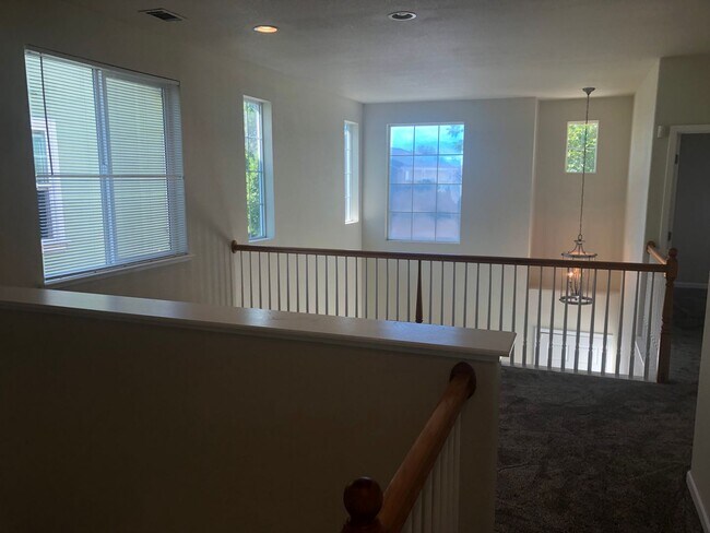 Building Photo - Stunning home in the much desired Dixon ar...