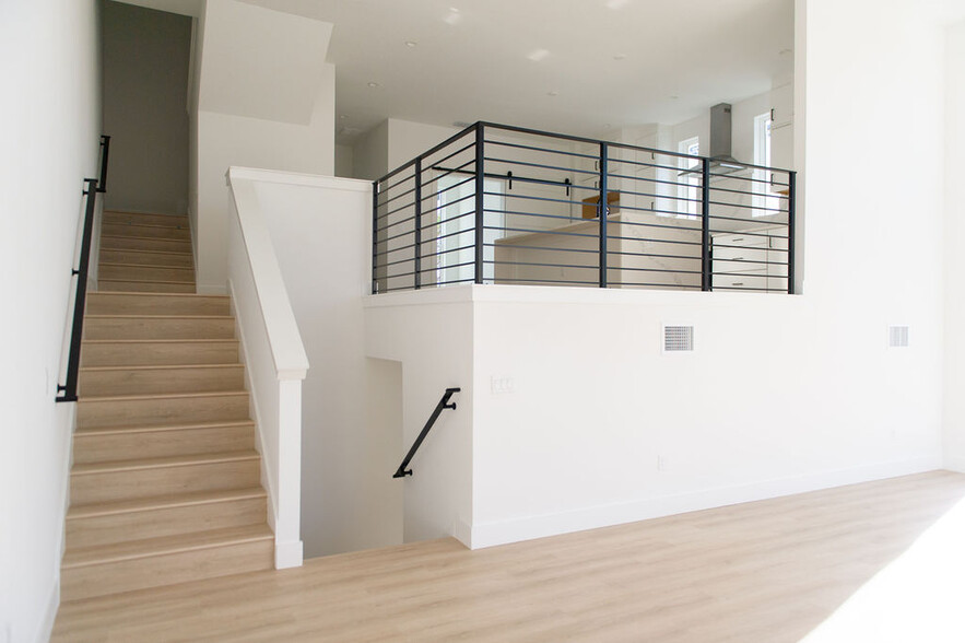 Building Photo - 3820 Pompano Dr SE