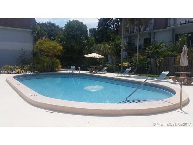 Building Photo - 9651 SW 77th Ave