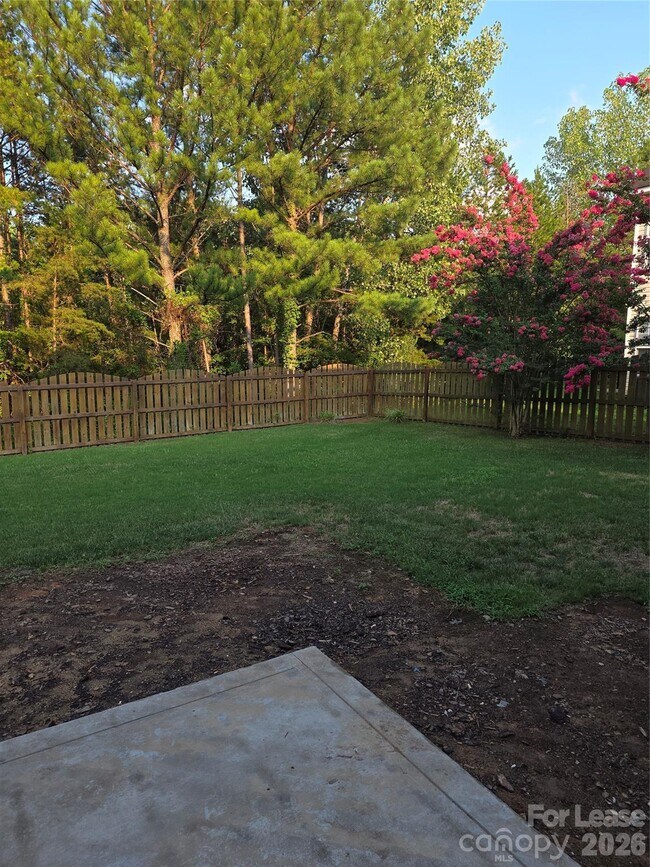 Building Photo - 935 Woodington Ln
