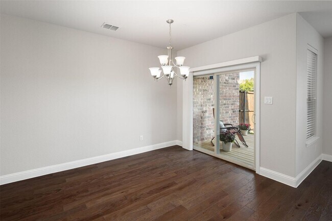 Building Photo - Beautiful 3-Bedroom Townhome in Prime Allen Location!