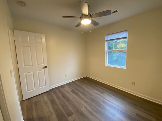 Building Photo - 5140 Greenville Loop Rd