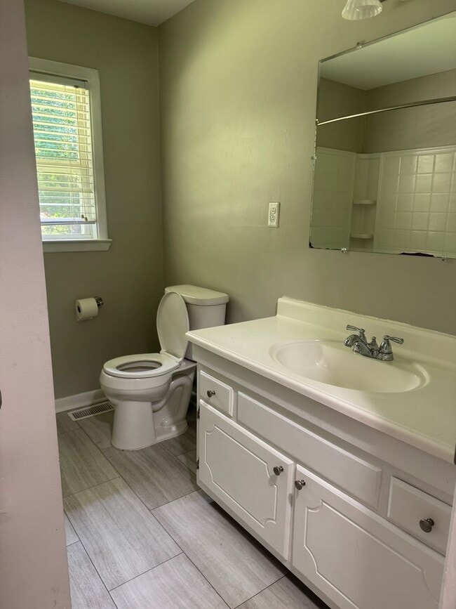 Building Photo - 3 BR 1 BA near Onslow Pines Park