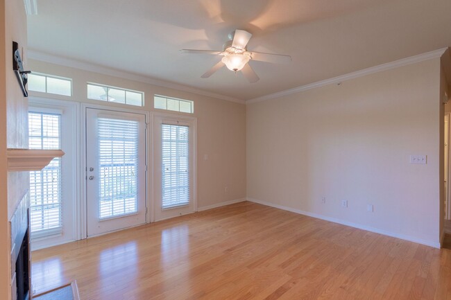 Building Photo - Gorgeous 2/BR 2/BA Single-Family Home in A...