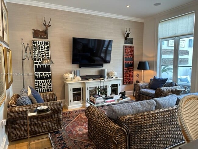 Building Photo - 645 Almeria Ave