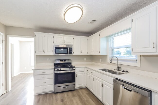 Building Photo - 1086 Maria Dr