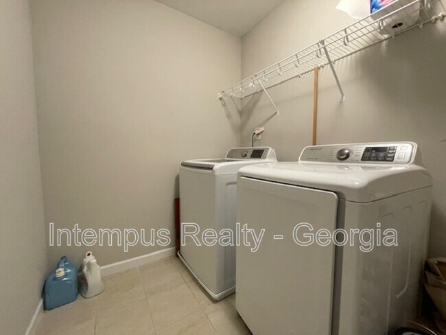 Building Photo - 3816 Thackary Dr
