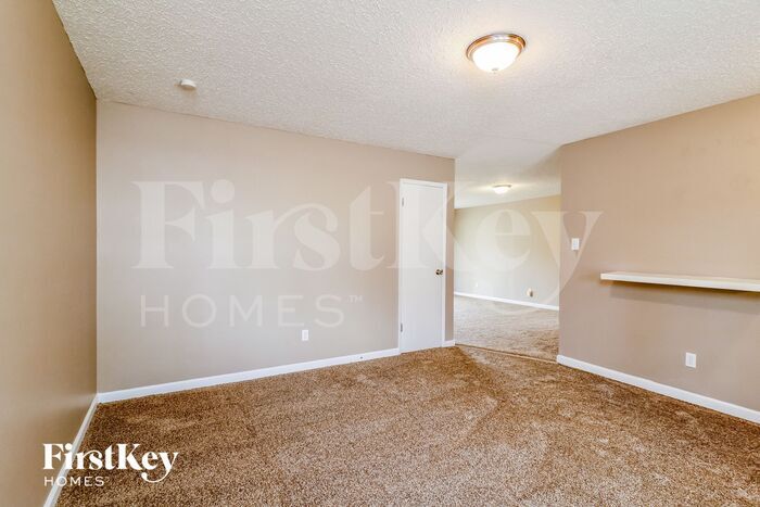 Building Photo - 6370 Silver Fox Dr