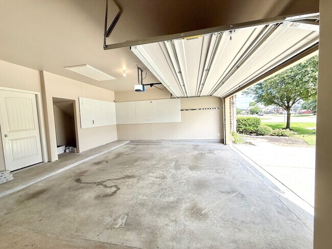 Building Photo - 8139 Edenwood Dr