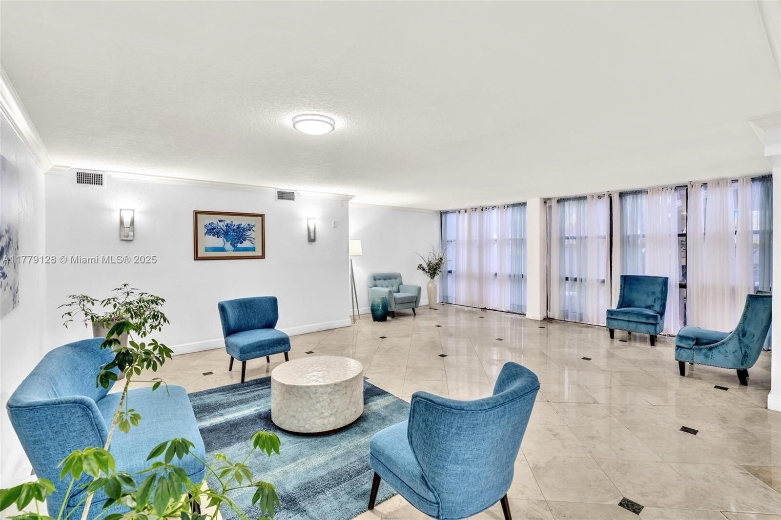 Building Photo - 1000 Parkview Dr