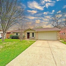 Building Photo - 2126 Pebblebrook Trail