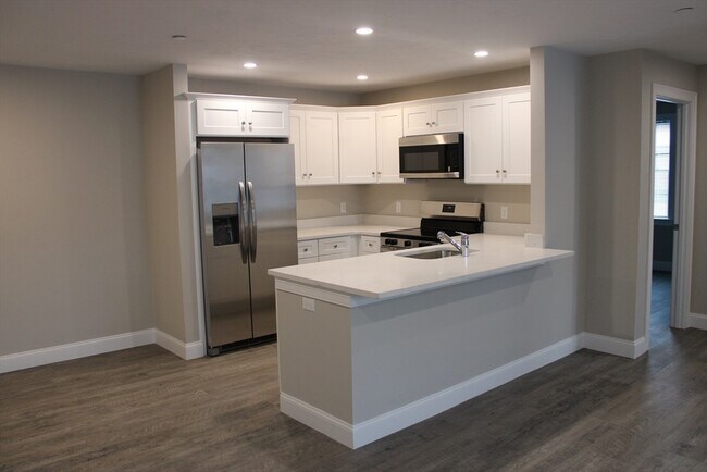 Building Photo - 192 Central St