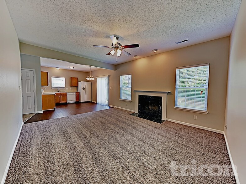 Building Photo - 3916 Roundwood Dr