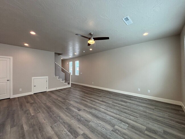Building Photo - BRAND NEW TOWNHOME FOR RENT!