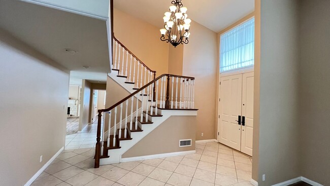 Building Photo - Wonderful 4 Bedroom 3 Bathroom Villa Park ...