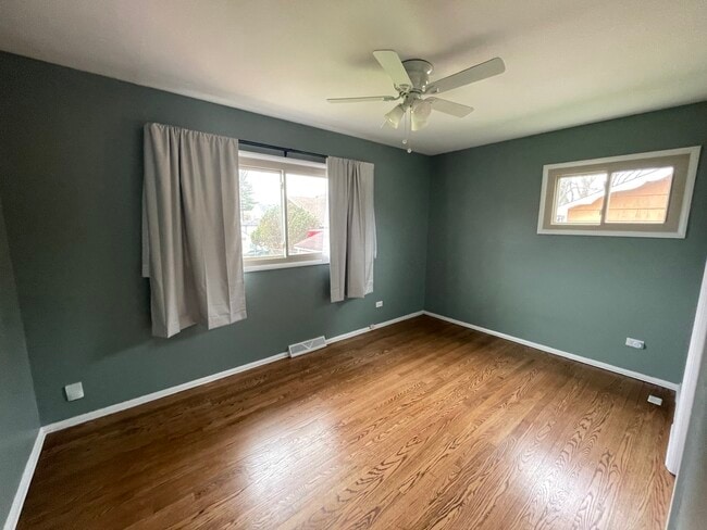 Building Photo - 594 Comstock Ave