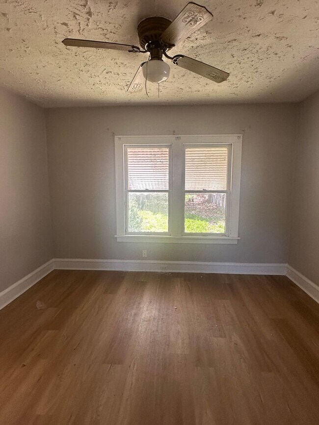 Building Photo - Collinwood 3 Bedroom Single