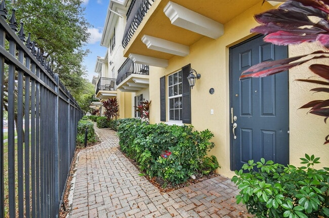 Building Photo - 2502 N Dixie Hwy