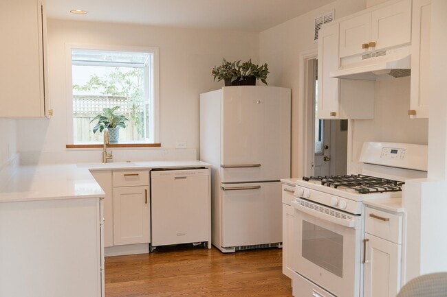 Building Photo - 6525 57th Ave NE