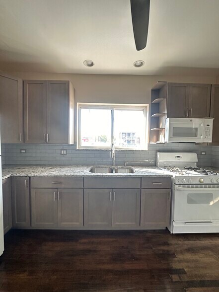 Building Photo - 1622 N Long Ave