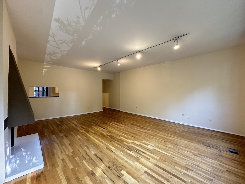 Building Photo - 1430 N Dearborn St