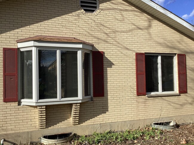 Building Photo - 155 Seymour Ave