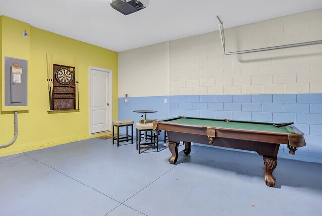 Building Photo - 6079 Broad Oak Dr